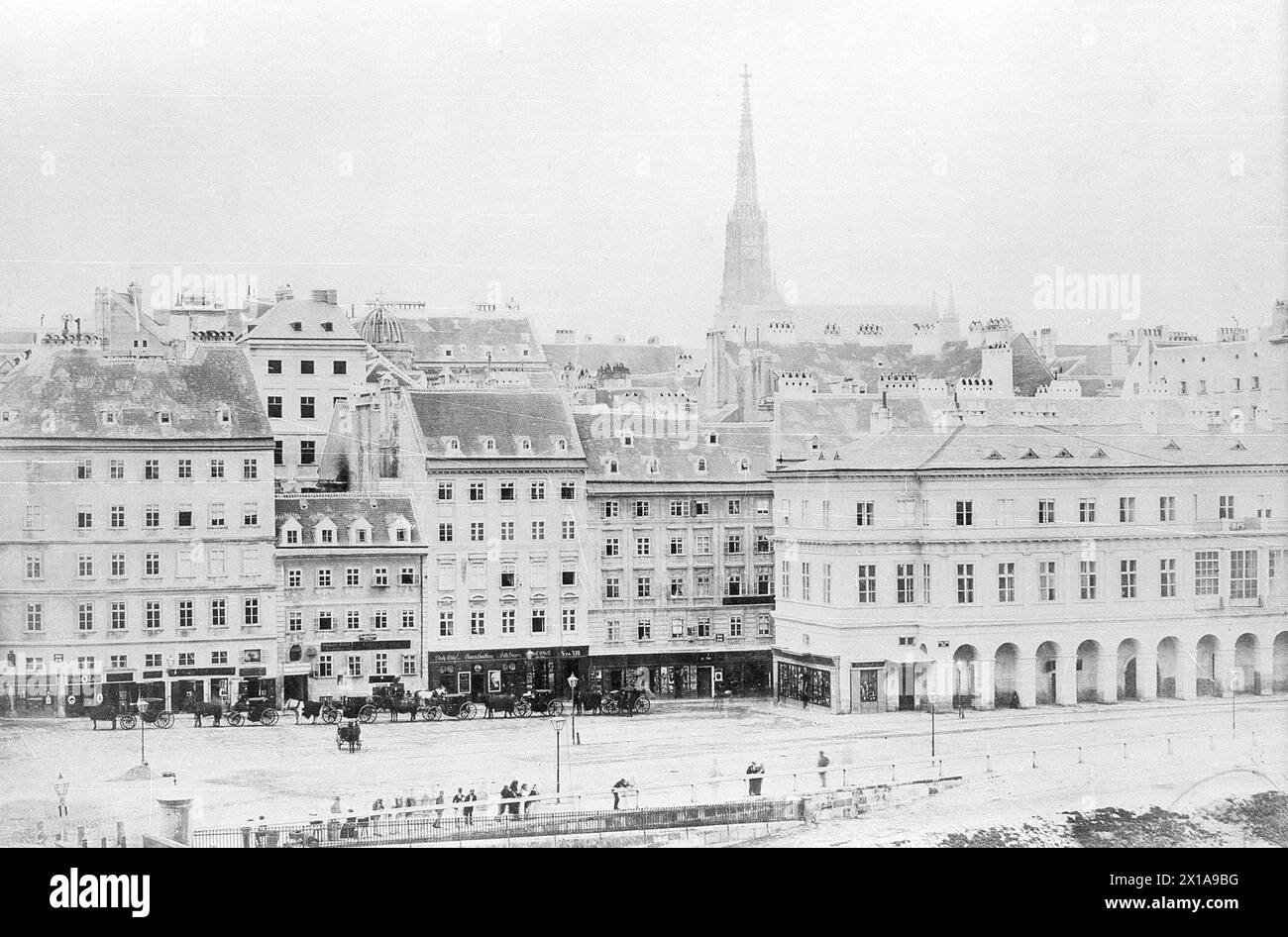 Vienne 1, Adlergasse (Adler Alley) 18/16/14/12, la maison numéro 716 façade d'un emplacement plus élevé presque frontal à travers le canal du Danube. Sur la droite dans l'image le bâtiment Muellersche. remarque : non. 16/18 dans le 1895 par reconstruction Schwedenplatz (Schweden Square) 2 novate, numéro 14 dans le 1911 (NN 12) et numéro 12 dans le 1892 (NN 10) par reconstruction novate, 1870 - 18700101 PD0546 - Rechteinfo : droits gérés (RM) Banque D'Images