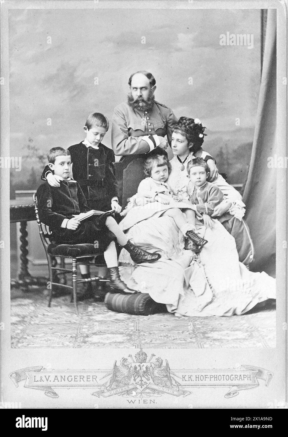 Karl Ludwig, archiduc d'Autriche, reproduction avec sa 3ème épouse Maria Theresia, Infante du Portugal, et ses enfants du 2ème mariage Franz Ferdinand, Otto, Margaret Sophie et Ferdinand Charles., 1873 - 18730101 PD0089 - Rechteinfo : droits gérés (RM) Banque D'Images