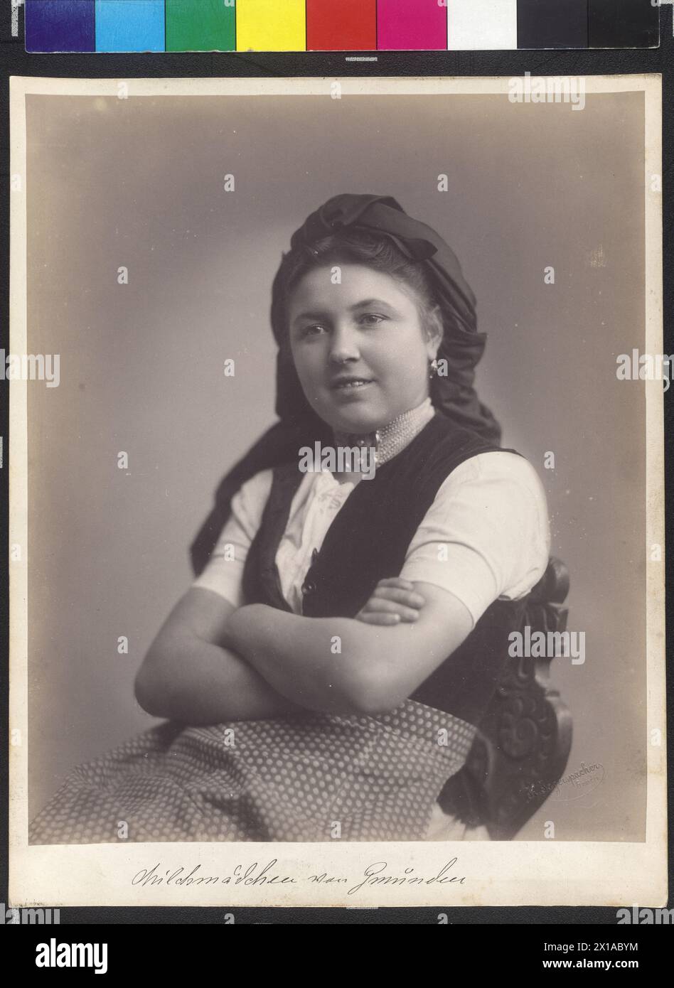 Dairymaid de Gmunden, photographie de Carl Jagerspacher, Gmunden. Etude photo-optique pour le chapitre 'Landwirtschaft und Viehzucht' respectivement 'Volkskunde'. Comparer Kronprinzenwerk '(la monarchie austro-hongroise en mots et en images, Vienne 1886-1902), Bd. Oberoesterreich und Salzburg, 1889, S 271ff. ', 1889 - 18890101 PD2168 - Rechteinfo : droits gérés (RM) Banque D'Images