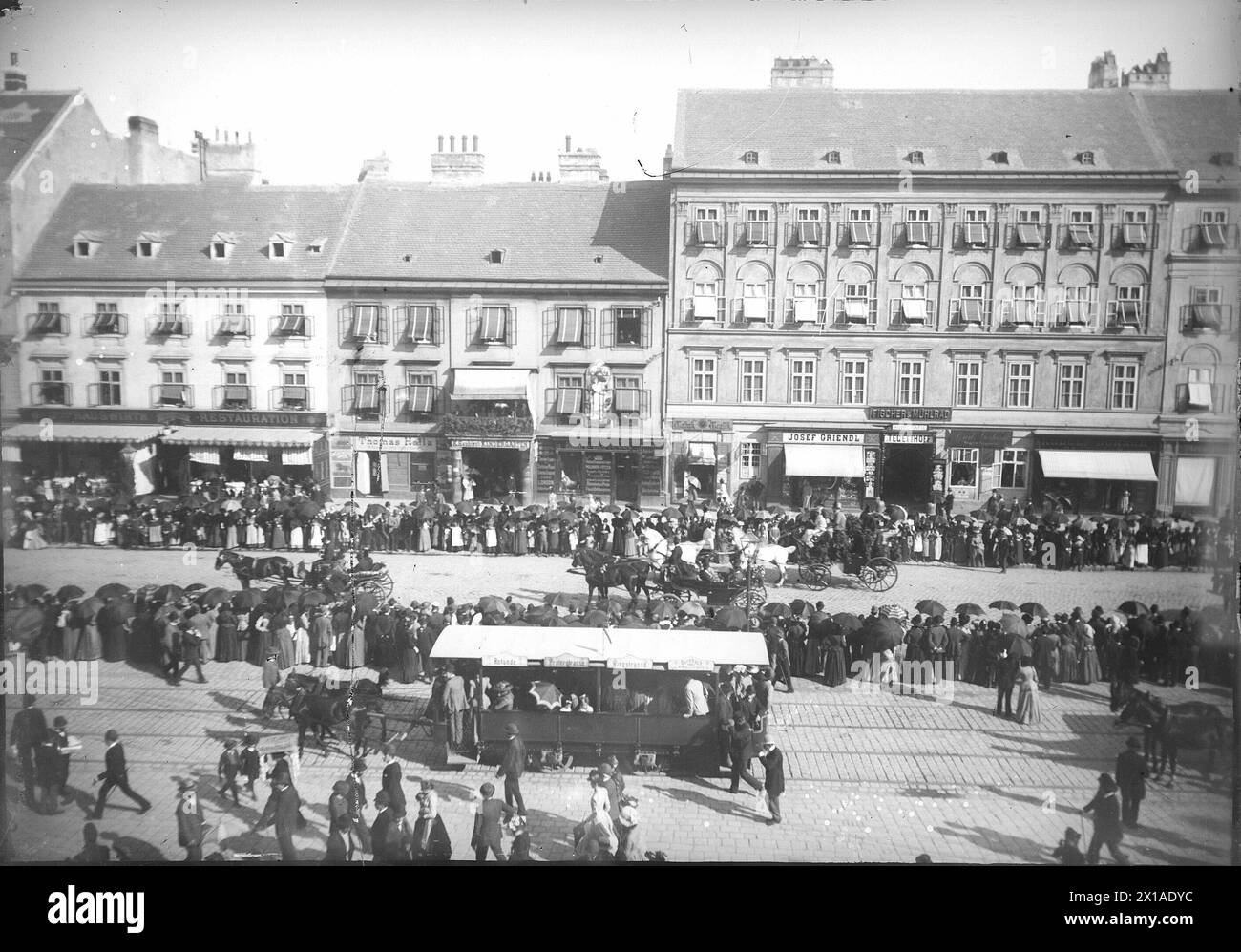 Vienne 2, Praterstrasse 60/62, à 'Hauswirth', trafic routier le plus haut avec tramway à cheval et estrade a Lordly Climbing, 1900 - 19000101 PD56253 - Rechteinfo : Rights Managed (RM) Banque D'Images