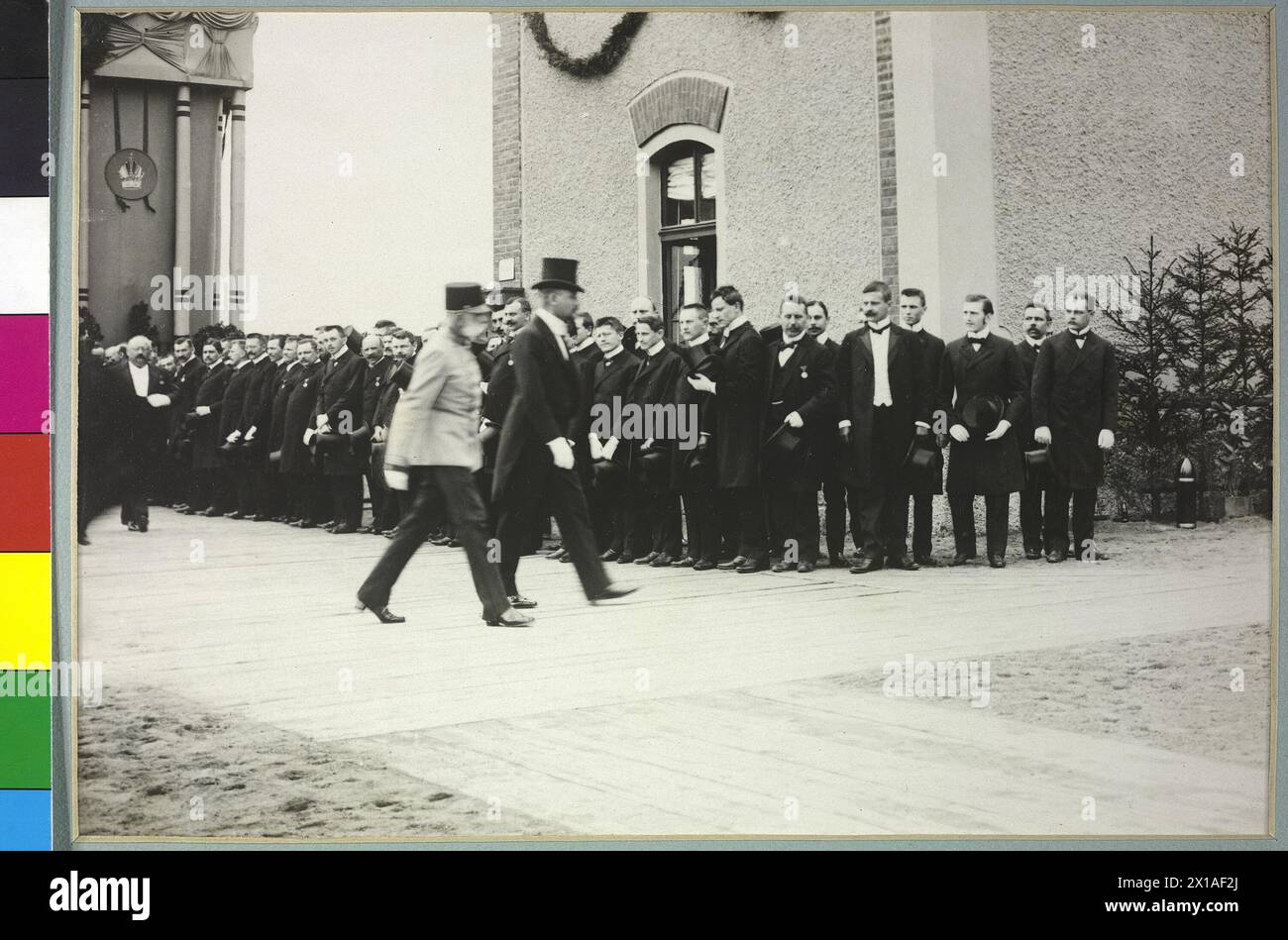 Franz Joseph I visitant l'usine Skoda à Pilsen, l'empereur Franz Joseph I avec le directeur général George Guenther lors de la visite de l'usine. Photo originale, 09.09.1905 - 19050909 PD0003 - Rechteinfo : droits gérés (RM) Banque D'Images