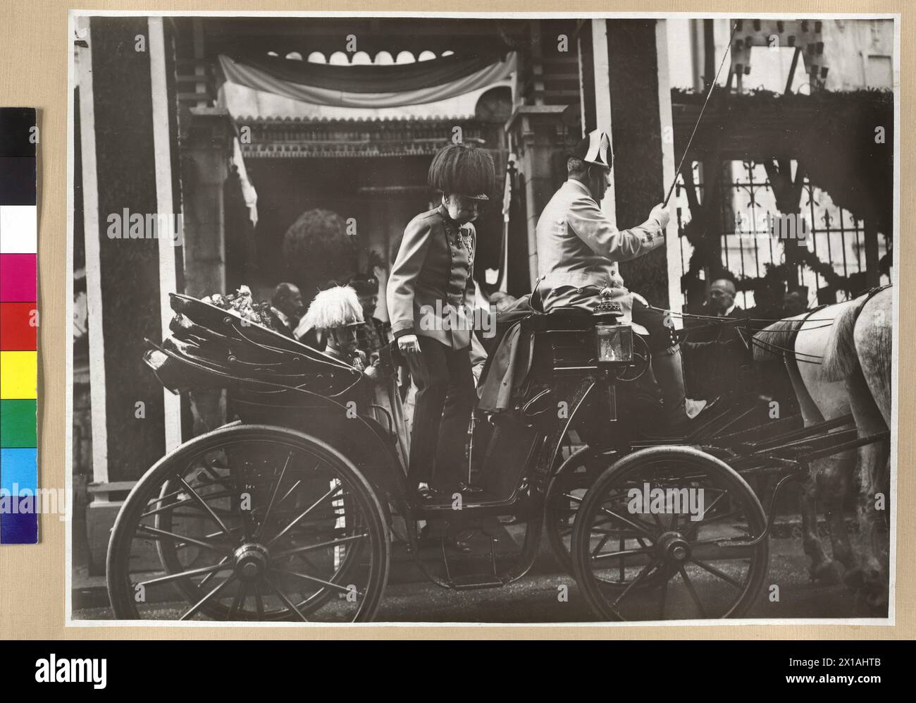 Voyage de Franz Joseph Ier, empereur d'Autriche, à travers la Bosnie-Herzégovine 30.5.1910 - 3,6.1910, Sarajevo : l'empereur quittant la voiture. Extrait de l'album 'Momentbilder von Sarajevo und Mostar 1910. AUS dem Atelier Fachet, Wien XIX.', 31.05.1910 - 19100531 PD0020 - Rechteinfo : droits gérés (RM) Banque D'Images