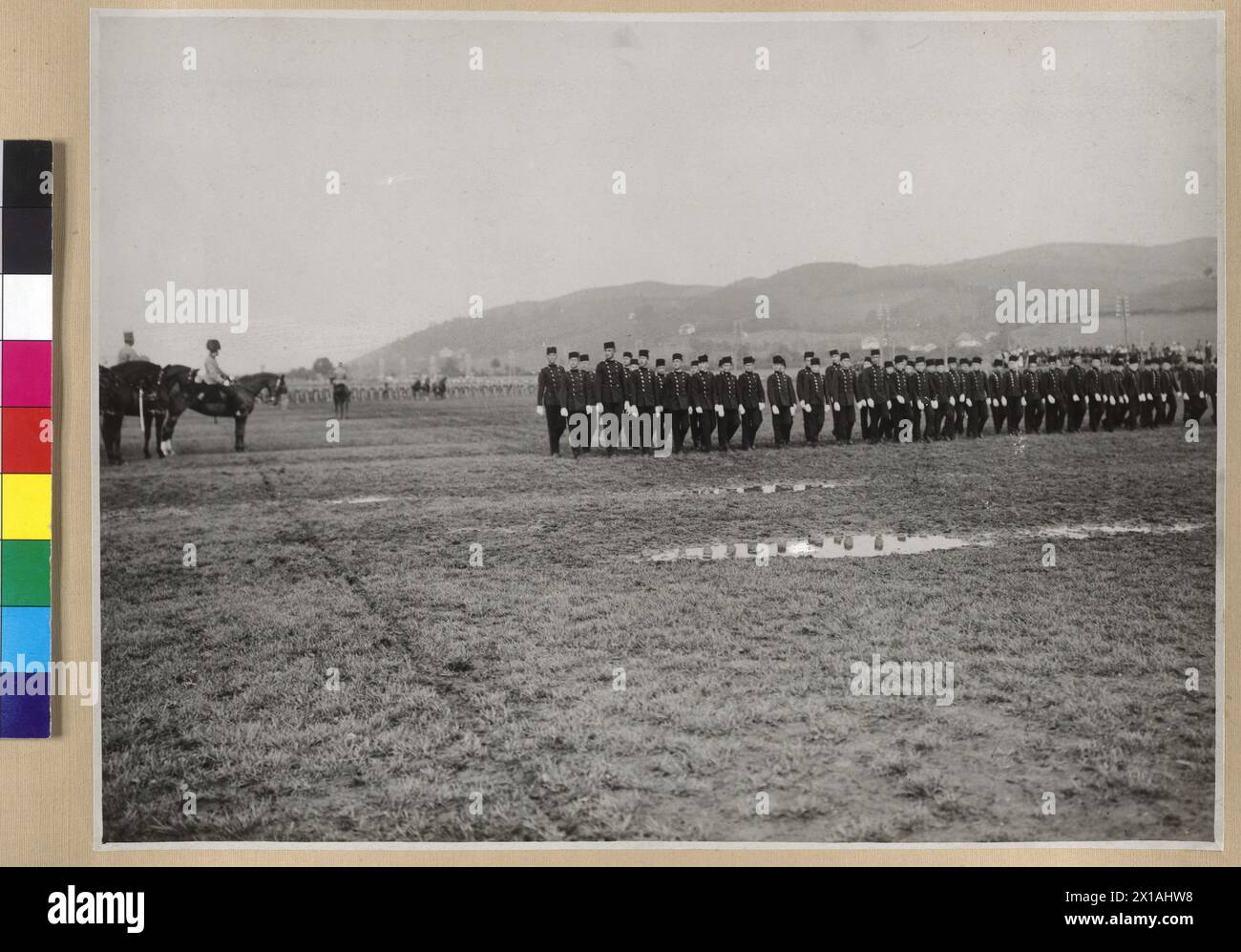 Voyage de François Joseph Ier, empereur d'Autriche, à travers la Bosnie-Herzégovine 30.5.1910 - 3,6.1910, défilé militaire à Sarajevo. Extrait de l'album 'Momentbilder von Sarajevo und Mostar 1910. AUS dem Atelier Fachet, Wien XIX ', 01.06.1910 - 19100601 PD0075 - Rechteinfo : droits gérés (RM) Banque D'Images