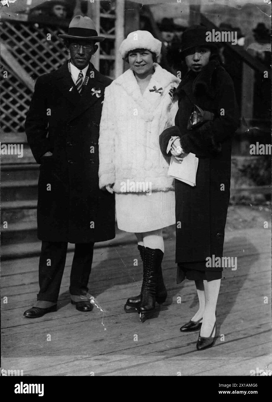 herma Jaross-Szabo, la patineuse artistique herma Jaross-Szabo, flanc du vice-président du syndicat japonais Katano, et sa femme., 16.02.1925 - 19250216 PD0001 - Rechteinfo : Rights Managed (RM) Banque D'Images
