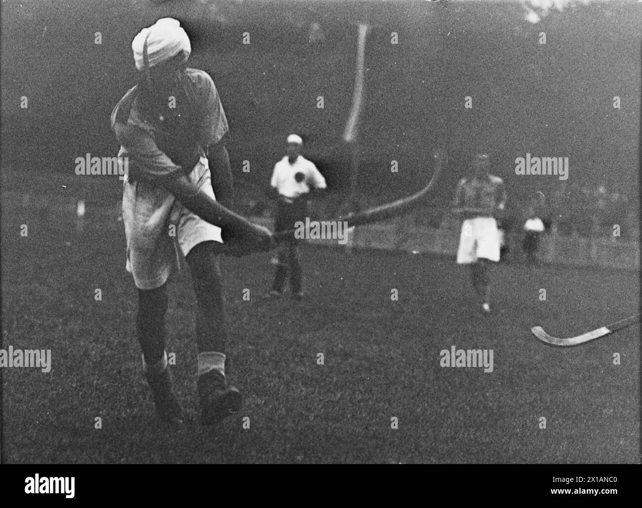 Hockey sur la place WAC, Inde contre l'Autriche : l'équipe indienne, médaillée d'or aux Jeux olympiques prétendent 1928 à Amsterdam. Conquiert la fabrication autrichienne avec 6 : 1st, 1928 - 19280101 PD3227 - Rechteinfo : Rights Managed (RM) Banque D'Images