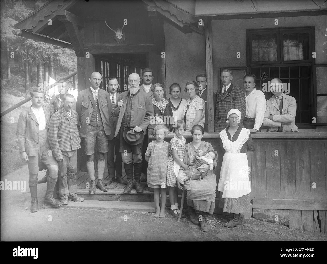 Jauern à l'infirmerie de Semmering Pass, Michael Hainisch avec son conjoint et tous les préposés de sa ferme modèle agricole, 1928 - 19280101 PD3408 - Rechteinfo : droits gérés (RM) Banque D'Images