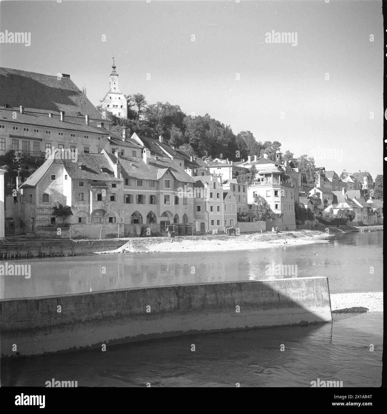 Steyr, vue de l'autre côté de l'embouchure de la rivière Steyr dans la rivière Enns en direction de l'ancienne tour de pompiers, 1930 - 19300101 PD9635 - Rechteinfo : droits gérés (RM) Banque D'Images