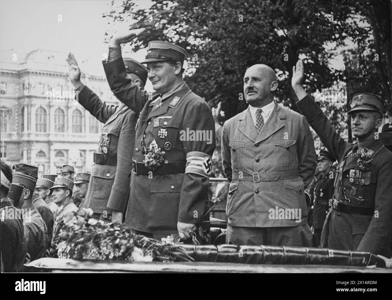 Congrès du parti national-socialiste Gau à Vienne, invité d'honneur allemand, de gauche à droite : Ernst Roehm, Hermann Goering, Julius Streicher, 1932 - 19320101 PD4504 - Rechteinfo : Rights Managed (RM) Banque D'Images