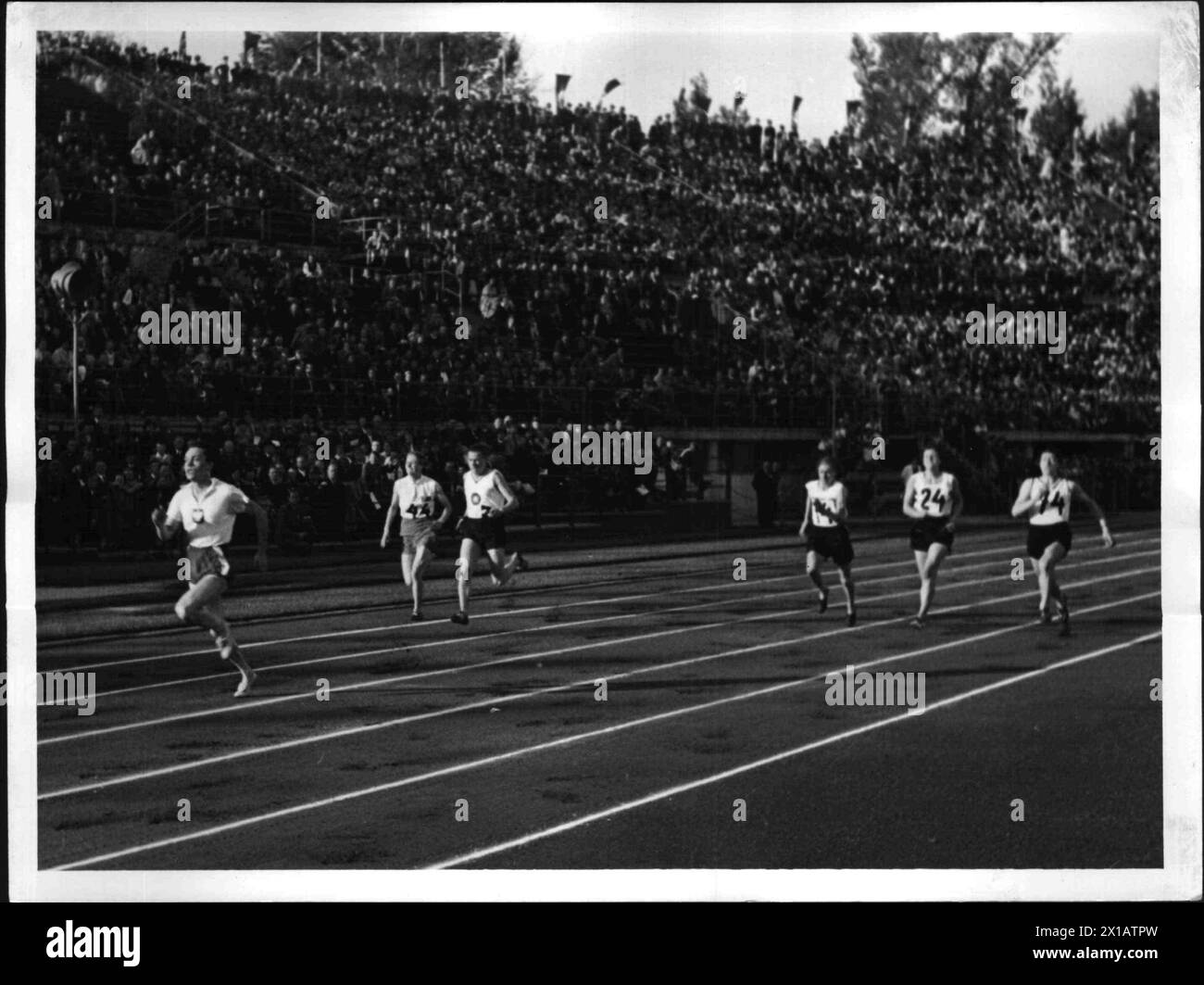 Championnats d'Europe d'athlétisme féminin à Vienne, en tête du 200 mètres, il mène Walasiewiecz., 18.09.1938 - 19380918_PD0009 - Rechteinfo : Rights Managed (RM) Banque D'Images