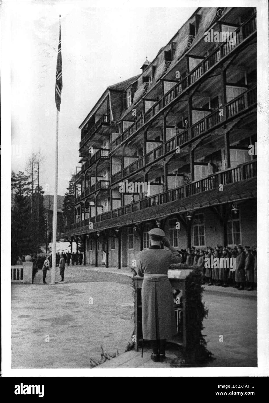 Ouverture de l'hôpital de l'armée sur le Semmering, hissage du drapeau devant la baie malade, médecin-chef Colonel chirurgien Dr nasty lors de son discours, 17.1.1939 - 19390117 PD0012 - Rechteinfo : droits gérés (RM) Banque D'Images