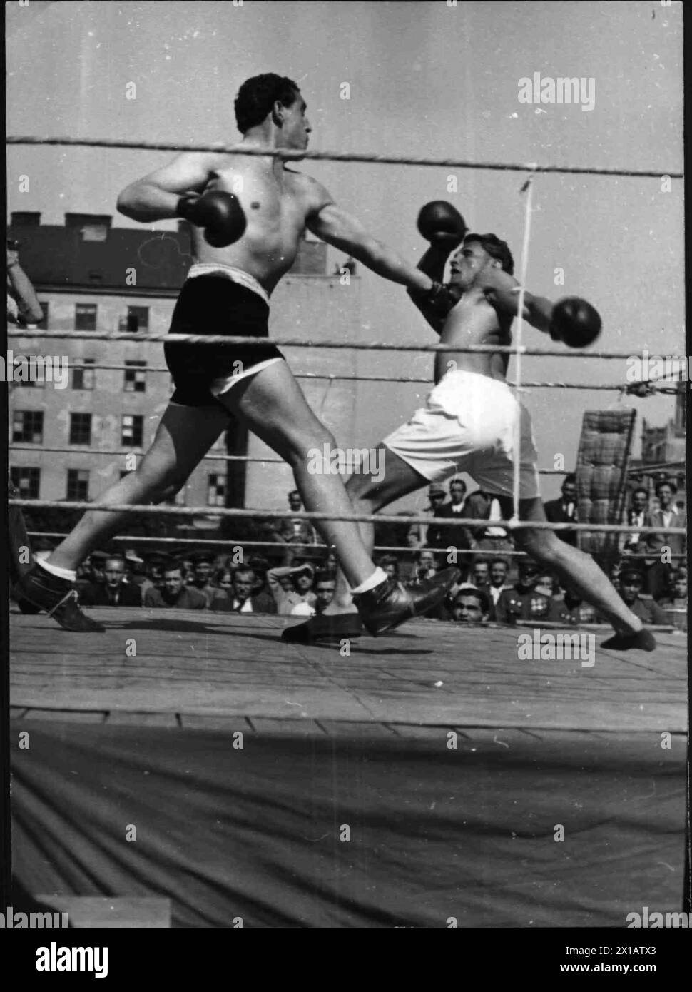 Boxe match de football club Vienne contre Vatas Budapest, Weidinger (à gauche) se battre contre Koczour tout gauchiste juste maintenant à., 1940 - 19400101 PD3191 - Rechteinfo : Rights Managed (RM) Banque D'Images