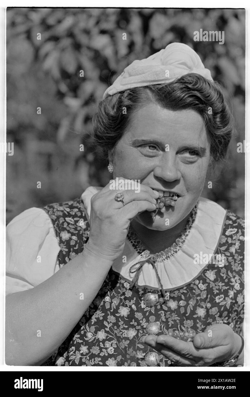 Annie Rosar dans le jardin de lotissement, 24.06.1940 - 19400624 PD0010 - Rechteinfo : droits gérés (RM) Banque D'Images