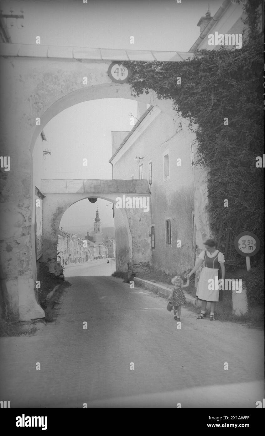 Haag à Hausruck, ruelle avec contrefort volant et vue vers l'église, 1944 - 19440101 PD1623 - Rechteinfo : droits gérés (RM) Banque D'Images