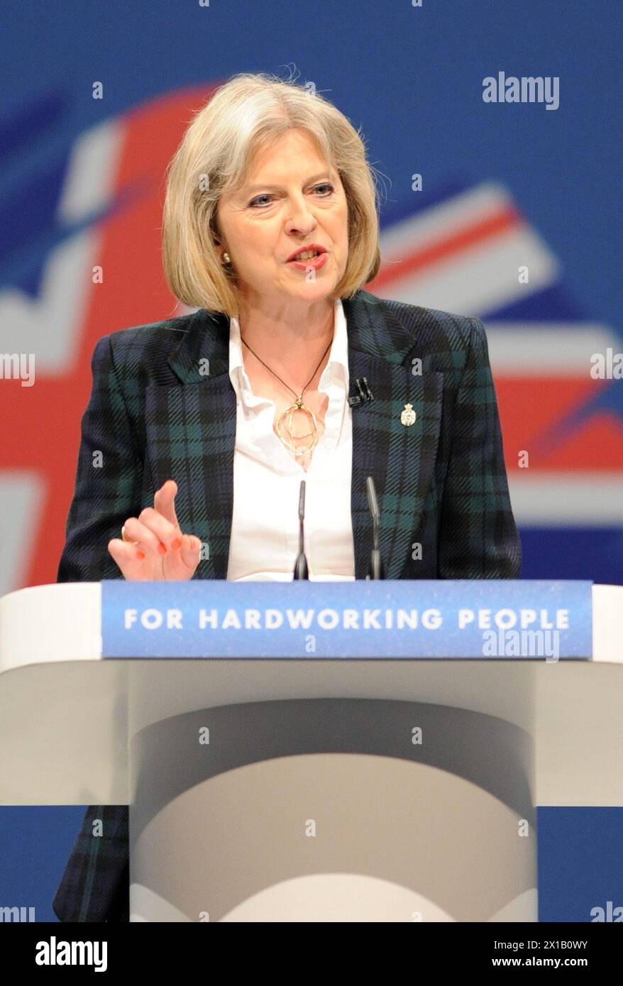 La secrétaire d'État à l'intérieur Theresa May s'adresse aux délégués lors de la conférence conservatrice 2013, qui s'est tenue à Manchester Central. Banque D'Images