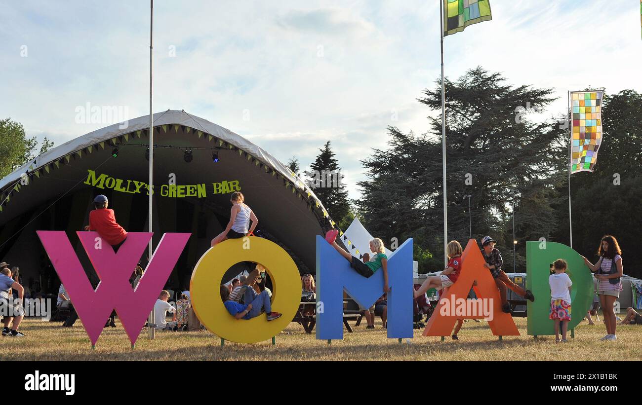 Ambiance pendant le festival WOMAD 2013, qui s'est tenu à Charlton Park, Wiltshire. Banque D'Images