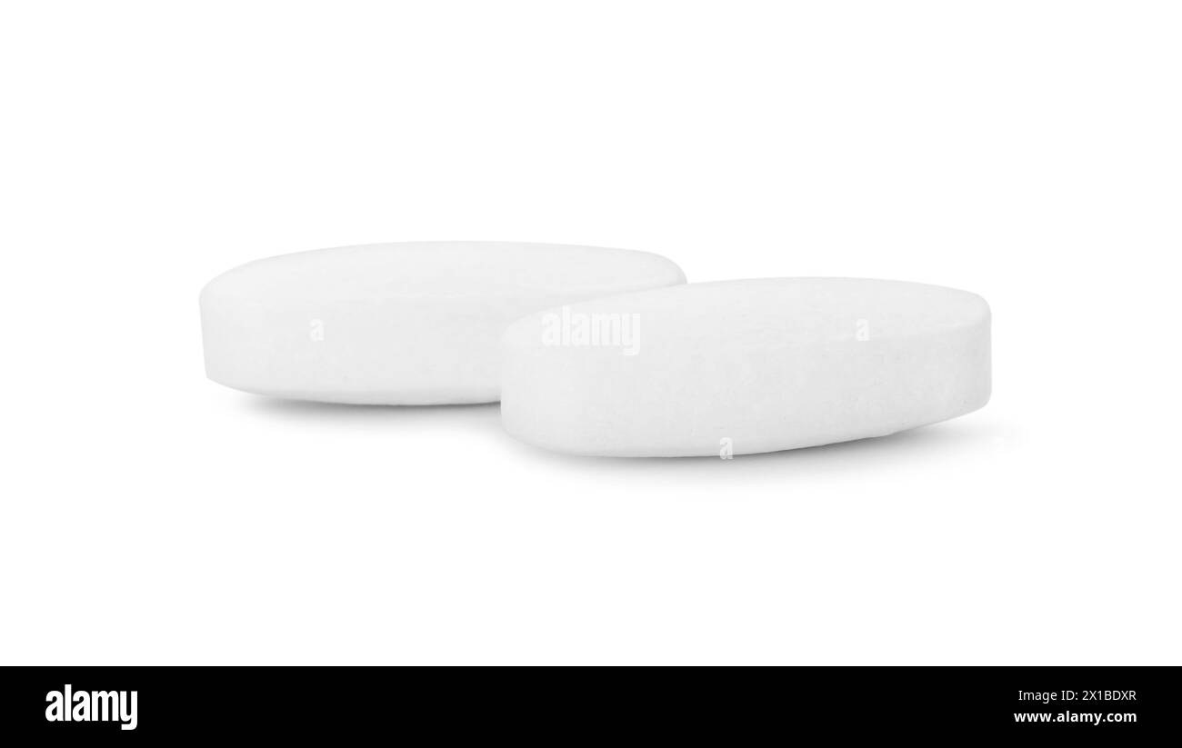 Pilules vitaminiques isolées sur blanc. Supplément de santé Banque D'Images