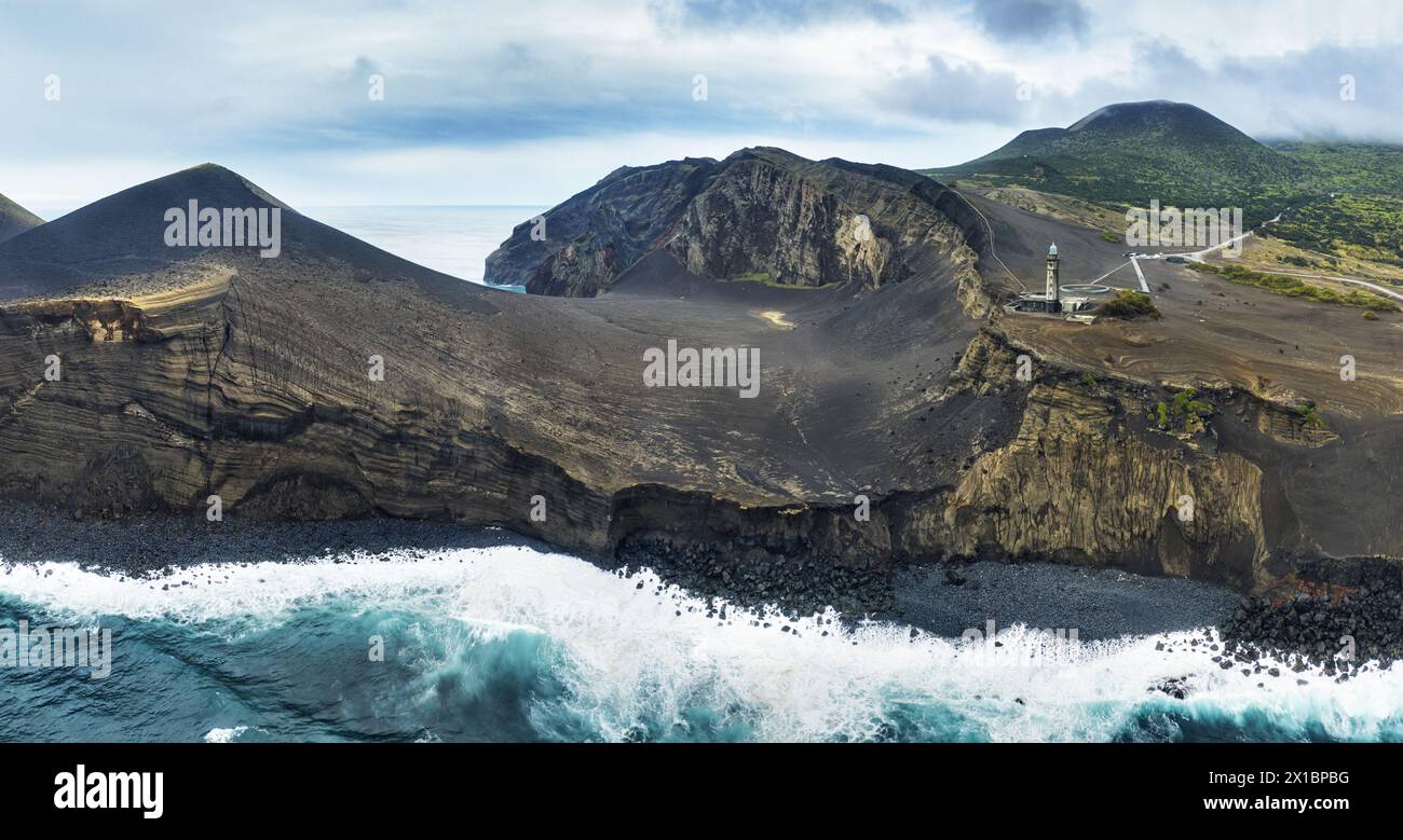 Volcan dos Capelinhos sur l'île Faial de drone, vue panoramique, Açores Banque D'Images