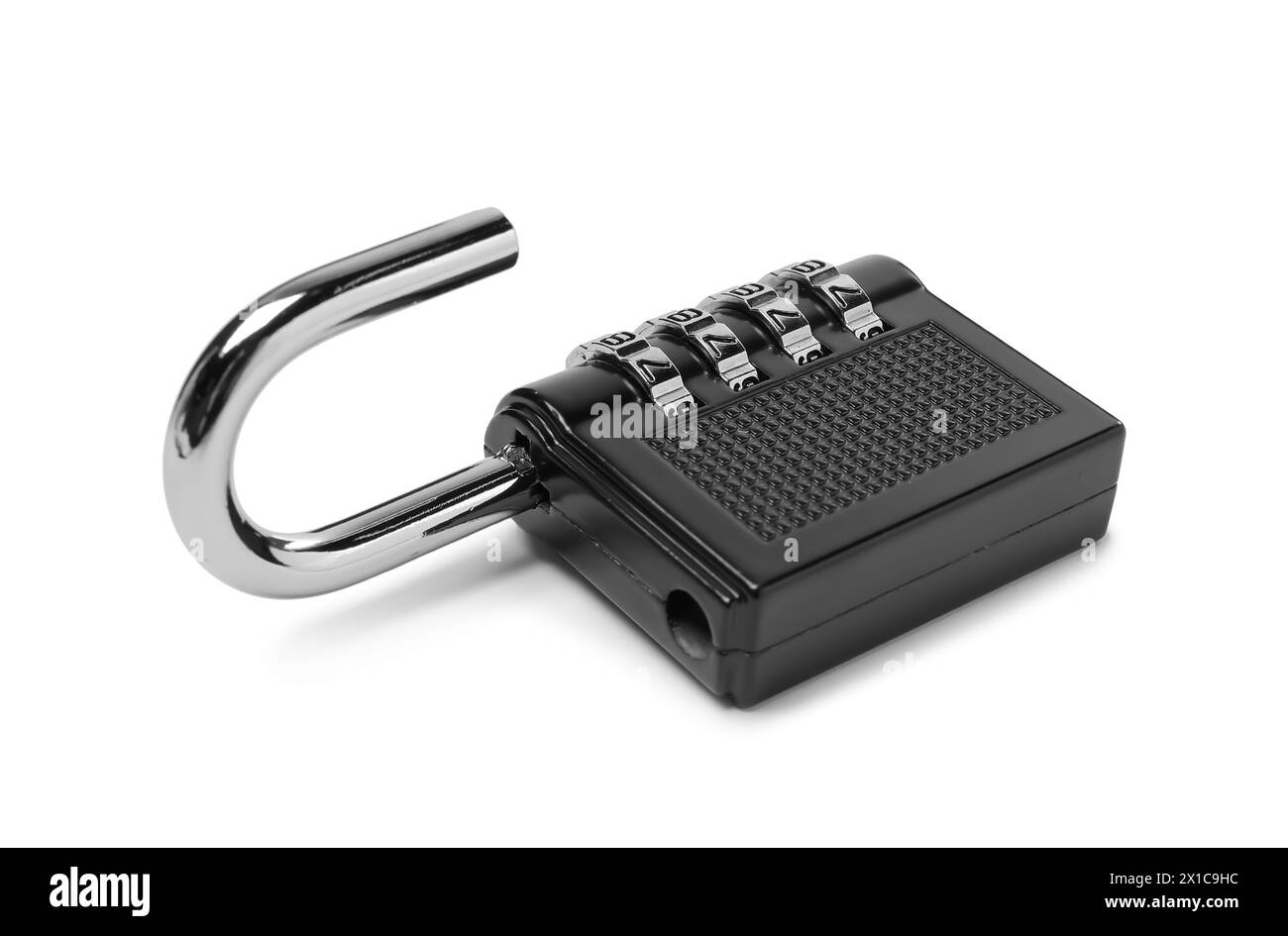 Cadenas à combinaison en acier déverrouillé isolé sur blanc Banque D'Images