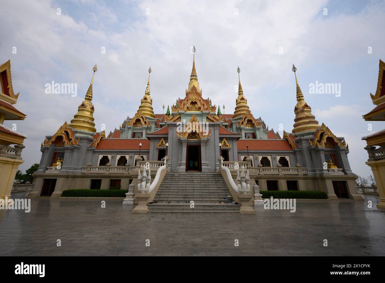 Wat Tang SAI Tempel Phra Mahathat Chedi Phakdee Prakat - Ban Krut Baan Krood - Thaïlande, février 2024 *** Temple Wat Tang SAI Phra Mahathat Chedi Phakdee Prakat Ban Krut Baan Krood Thaïlande, février 2024 Banque D'Images