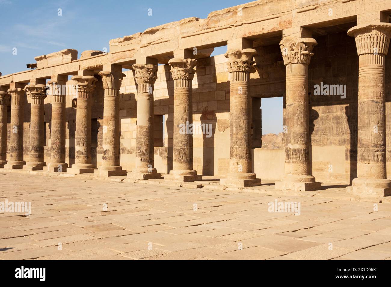 Colonnades dans le temple d'Arsenophis, complexe du temple de Philae, île d'Agilkia, réservoir du barrage d'Assouan. Lieu de sépulture d'Osiris. Égypte Banque D'Images