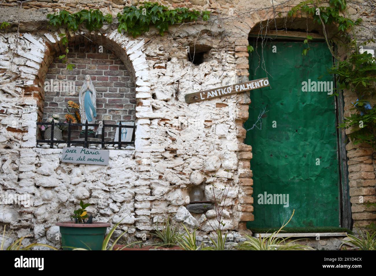 Fiumara Reggio Calabria Italie - Borgo Croce, Madonnina / Antico Palmento Banque D'Images