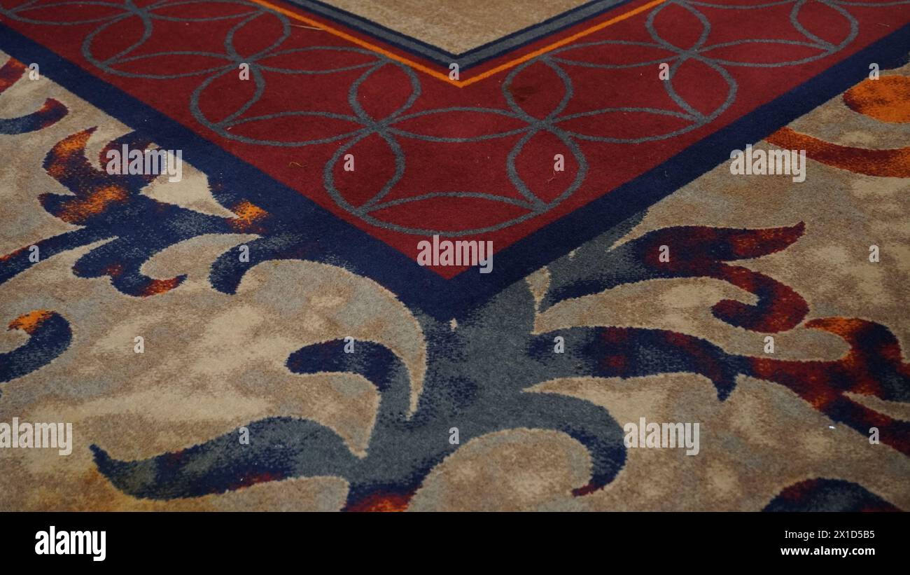 Motif batik sur le tapis en rouge et bleu Banque D'Images
