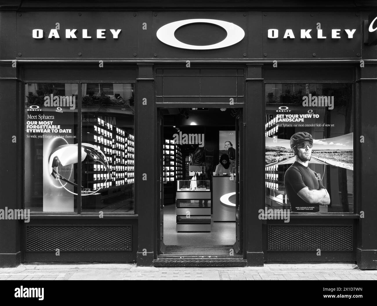 Magasin de lunettes Oakley sur Carnaby Street, Soho, Londres, Angleterre. Banque D'Images
