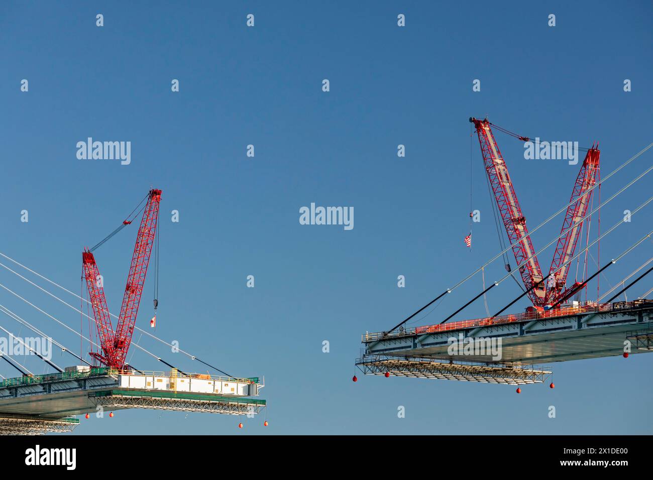 Detroit, Michigan, États-Unis. 15 avril 2024. Construction du pont international Gordie Howe. Le pont reliera Détroit à Windsor, en Ontario, de l'autre côté de la rivière Détroit. Crédit : Jim West/Alamy Live News Banque D'Images