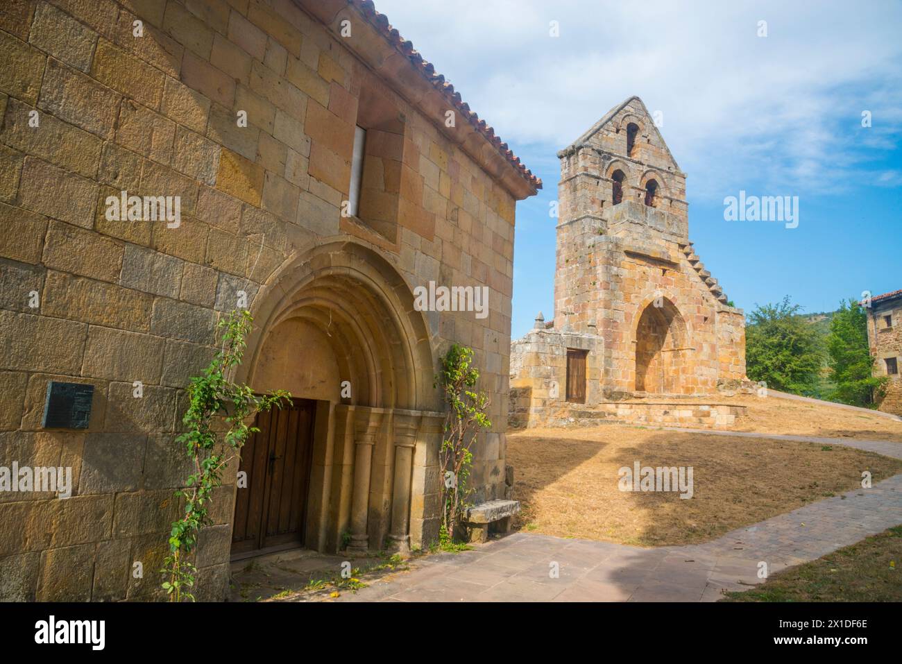 Église romane. Aldea de Ebro, Cantabrie, Espagne. Banque D'Images