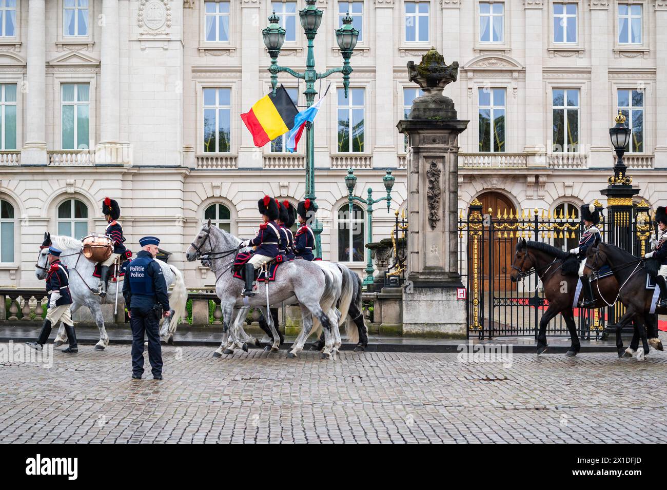 Bruxelles centre-ville, Belgique, 16 avril 2024 - la cavalerie nationale lors d'une cérémonie de bienvenue pour la visite d'Etat du Luxembourg Banque D'Images
