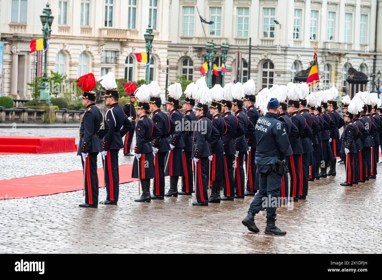 Bruxelles centre-ville, Belgique, 16 avril 2024 - gardes armés pour une cérémonie de bienvenue d'honneur lors de la visite d'Etat du Luxembourg Banque D'Images