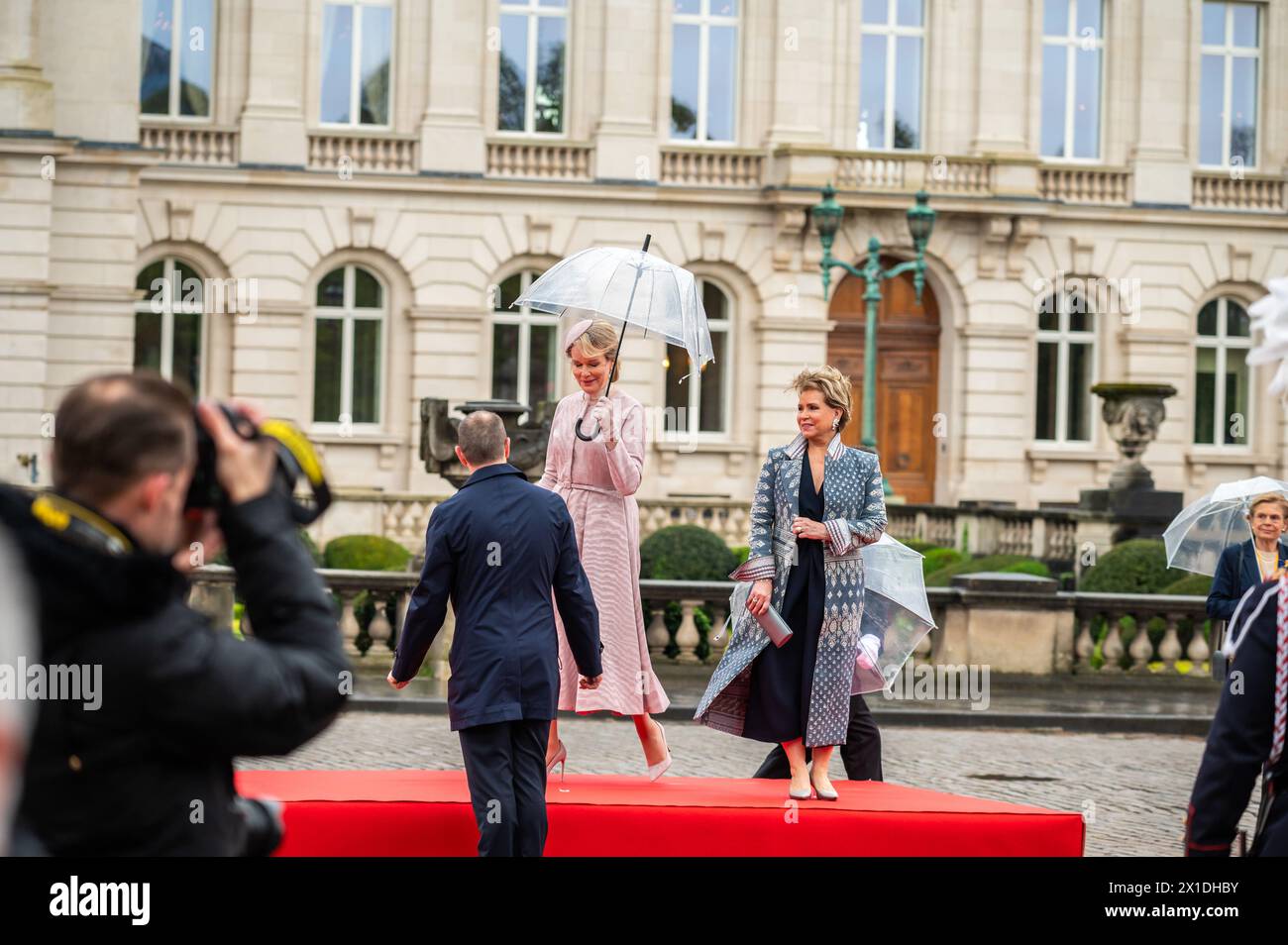 La Reine Mathilde de Belgique avec la Grande-Duchesse Maria Teresa, Bruxelles, Belgique, 16 avril 2024 - visite d'Etat du Luxembourg en Belgique Banque D'Images