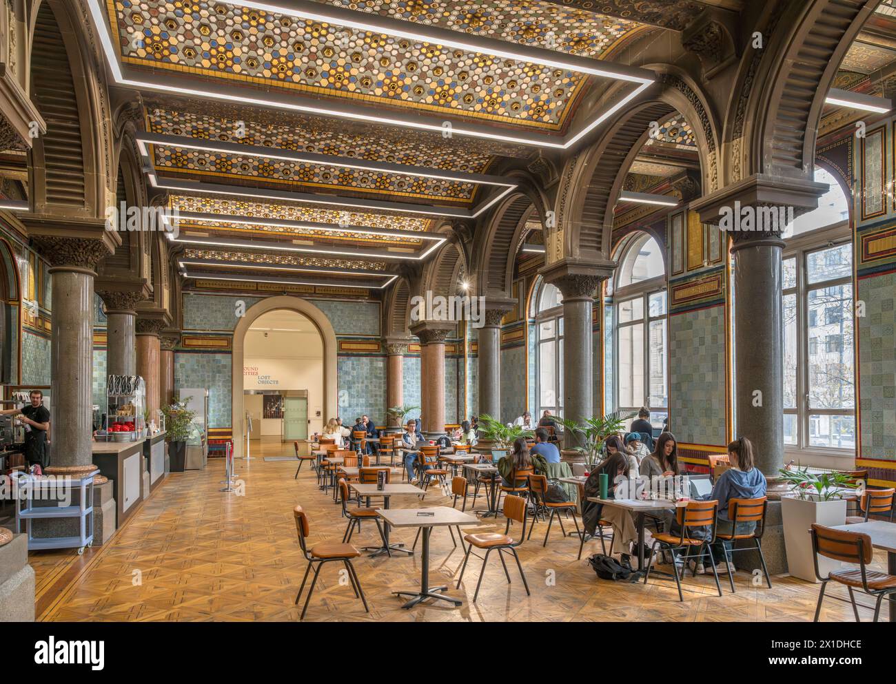 The Tile Hall Cafe à Leeds Art Gallery, Leeds, West Yorkshire, Angleterre, Royaume-Uni Banque D'Images The Tile Hall Cafe à Leeds Art Gallery, Leeds, West Yorkshire, Angleterre, Royaume-Uni Banque D'Images
