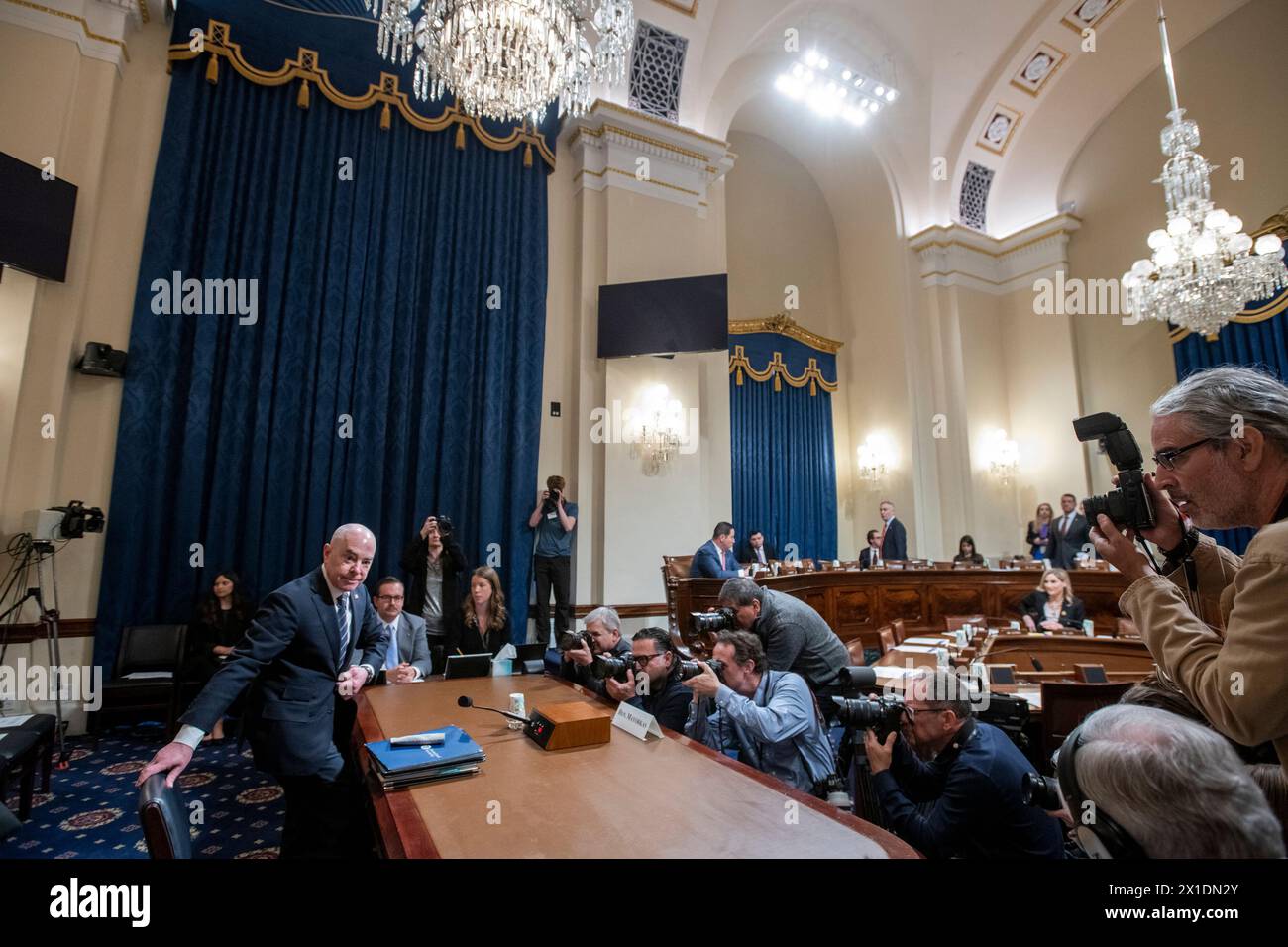 Washington, États-Unis d'Amérique. 16 avril 2024. Le secrétaire à la sécurité intérieure des États-Unis Alejandro Mayorkas prend place à la table des témoins pour un Comité de la Chambre sur les crédits | sous-Commission Homeland Security Hearing “budget Hearing exercice fiscal 2025 demande pour l’Agence fédérale de gestion des urgences” dans le bâtiment des bureaux de Cannon House à Washington, DC, mardi 16 avril 2024. Crédit : Rod Lamkey/CNP/SIPA USA crédit : SIPA USA/Alamy Live News Banque D'Images