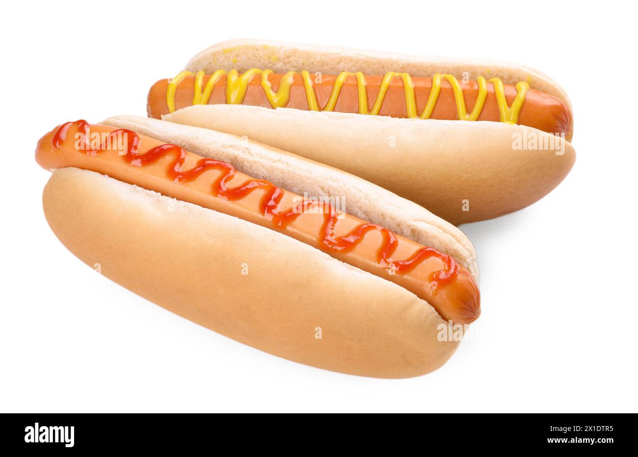 Délicieux hot-dogs au ketchup et à la moutarde isolés sur blanc Banque D'Images