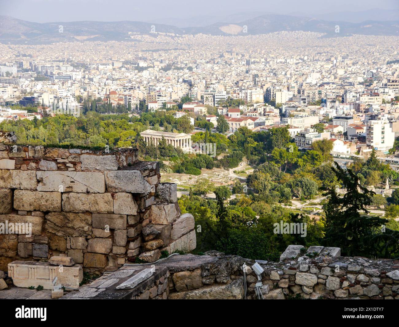 L'ancienne Agora d'Athènes et le temple d'Héphaïstus vus de l'Acropole, Athènes, Grèce. Banque D'Images