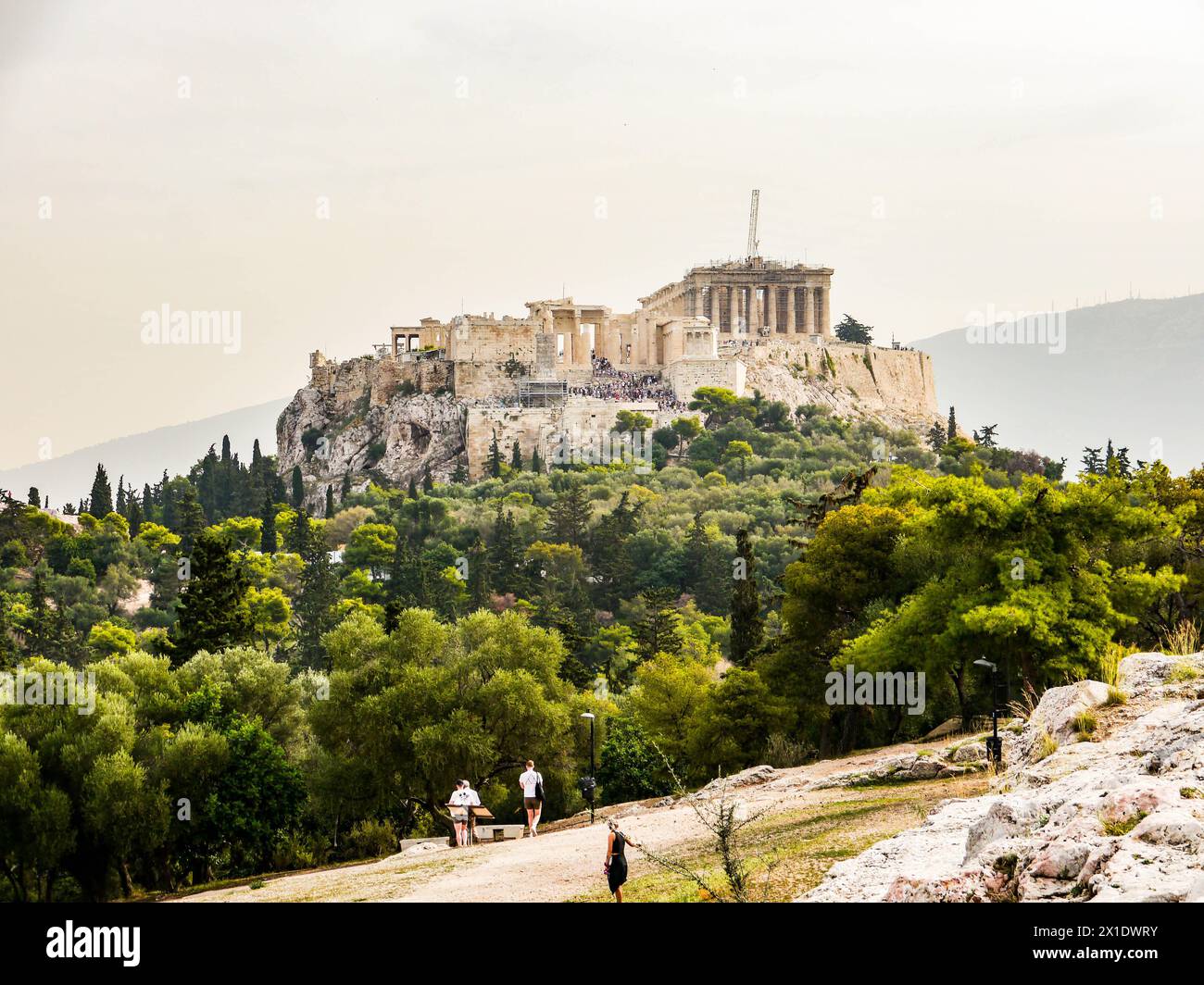 La vue de l'Acropole d'Athènes vue depuis la colline de Filopappou, Athènes, Grèce Banque D'Images
