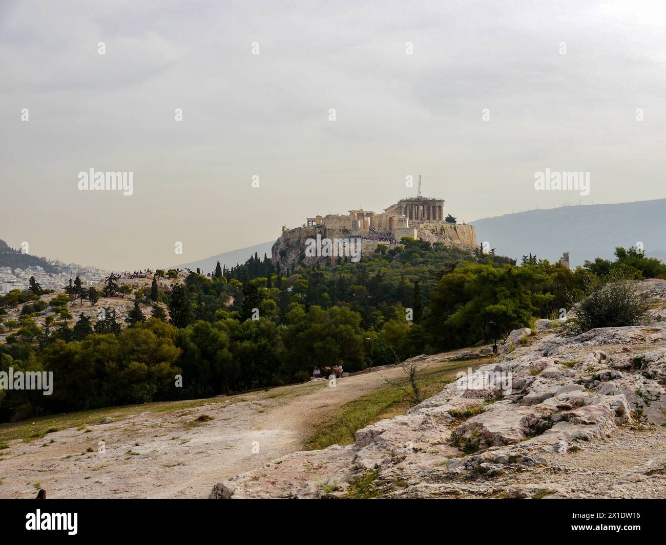 La vue de l'Acropole d'Athènes vue depuis la colline de Filopappou, Athènes, Grèce Banque D'Images