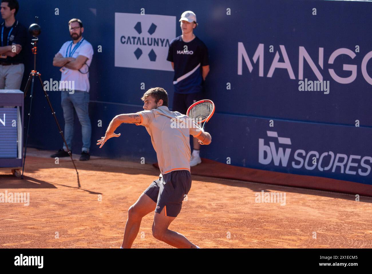 Barcelone, Espagne. 16 avril 2024. Tennis ouvert Barcelone. Rafael Nadal remporte son premier match au premier tour de l'ATP 500 Conde de Godó à Barcelone contre Flavio Cobolli. Rafael Nadal gana su primer partido en la primera ronda del ATP 500 Conde de Godó de Barcelona contra Flavio Cobolli. Sur la photo : flavio cobolli News Sports -Barcelone, Espagne mardi 16 avril 2024 (photo par Eric Renom/LaPresse) crédit : LaPresse/Alamy Live News Banque D'Images