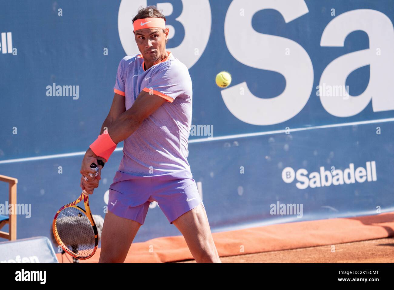 Barcelone, Espagne. 16 avril 2024. Tennis ouvert Barcelone. Rafael Nadal remporte son premier match au premier tour de l'ATP 500 Conde de Godó à Barcelone contre Flavio Cobolli. Rafael Nadal gana su primer partido en la primera ronda del ATP 500 Conde de Godó de Barcelona contra Flavio Cobolli. Sur la photo : rafa nadal News Sports -Barcelone, Espagne mardi 16 avril 2024 (photo par Eric Renom/LaPresse) crédit : LaPresse/Alamy Live News Banque D'Images