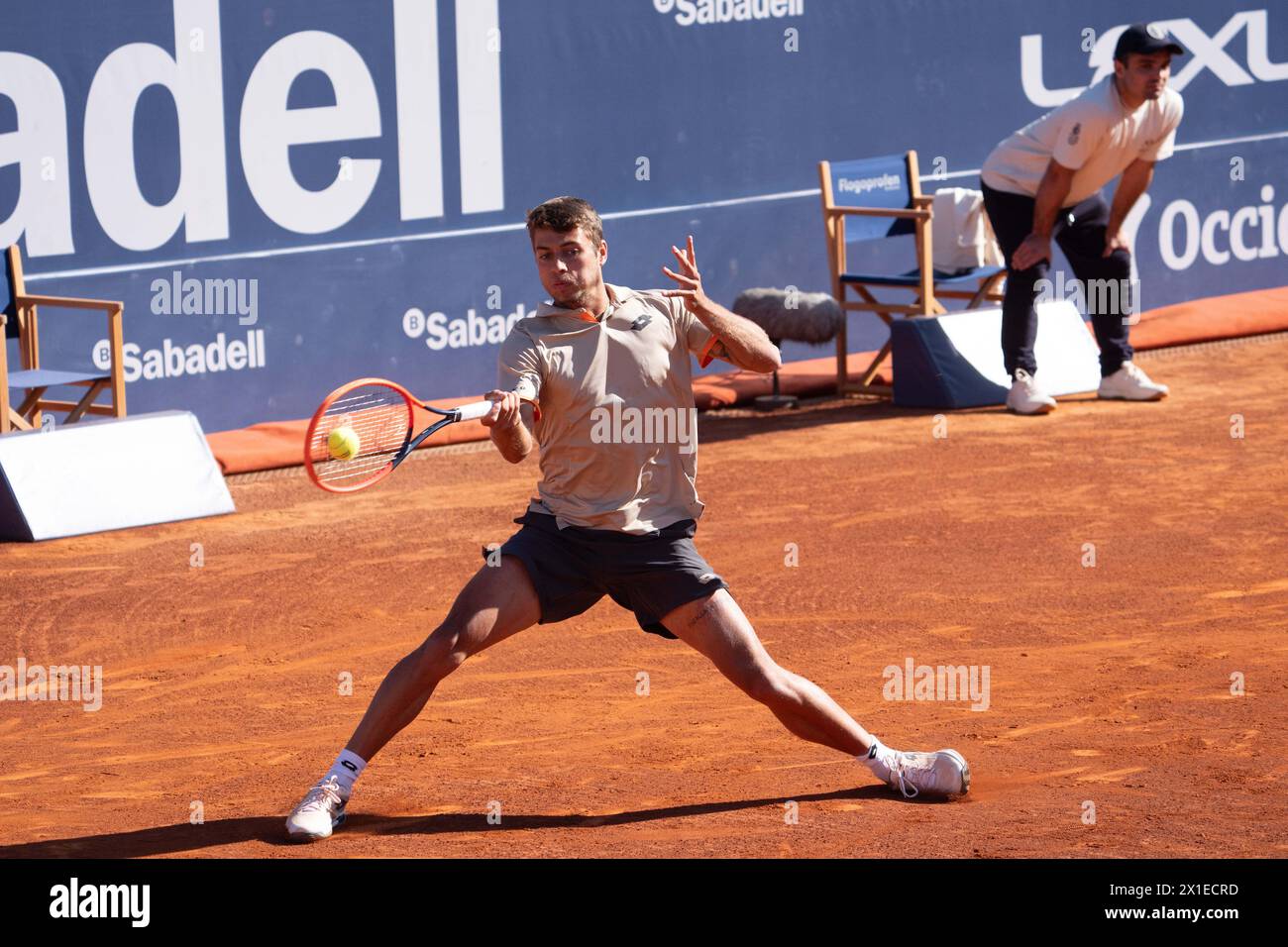 Barcelone, Espagne. 16 avril 2024. Tennis ouvert Barcelone. Rafael Nadal remporte son premier match au premier tour de l'ATP 500 Conde de Godó à Barcelone contre Flavio Cobolli. Rafael Nadal gana su primer partido en la primera ronda del ATP 500 Conde de Godó de Barcelona contra Flavio Cobolli. Sur la photo : flavio cobolli News Sports -Barcelone, Espagne mardi 16 avril 2024 (photo par Eric Renom/LaPresse) crédit : LaPresse/Alamy Live News Banque D'Images