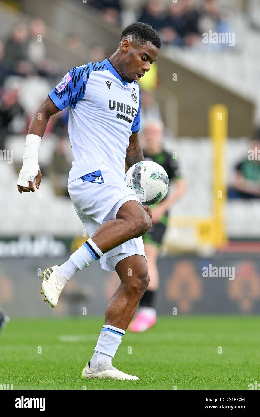 Bruges, Belgique. 01st Apr, 2024. Raphael Onyedika (15 ans) du Club Brugge photographié lors du match Jupiler Pro League saison 2023 - 2024 jour 2 dans les éliminatoires des Champions entre le cercle Brugge et le Club Brugge le 1er avril 2024 à Brugge, Belgique. (Photo de David Catry/Isosport) crédit : Sportpix/Alamy Live News Banque D'Images