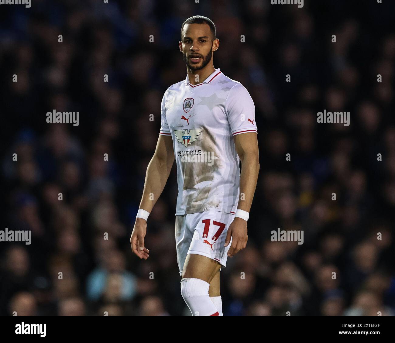 Barry Cotter de Barnsley lors du match de la Sky Bet League 1 Portsmouth vs Barnsley à Fratton Park, Portsmouth, Royaume-Uni. 16 avril 2024. (Photo de Mark Cosgrove/News images) à Portsmouth, Royaume-Uni le 16/04/2024. (Photo de Mark Cosgrove/News images/SIPA USA) crédit : SIPA USA/Alamy Live News Banque D'Images