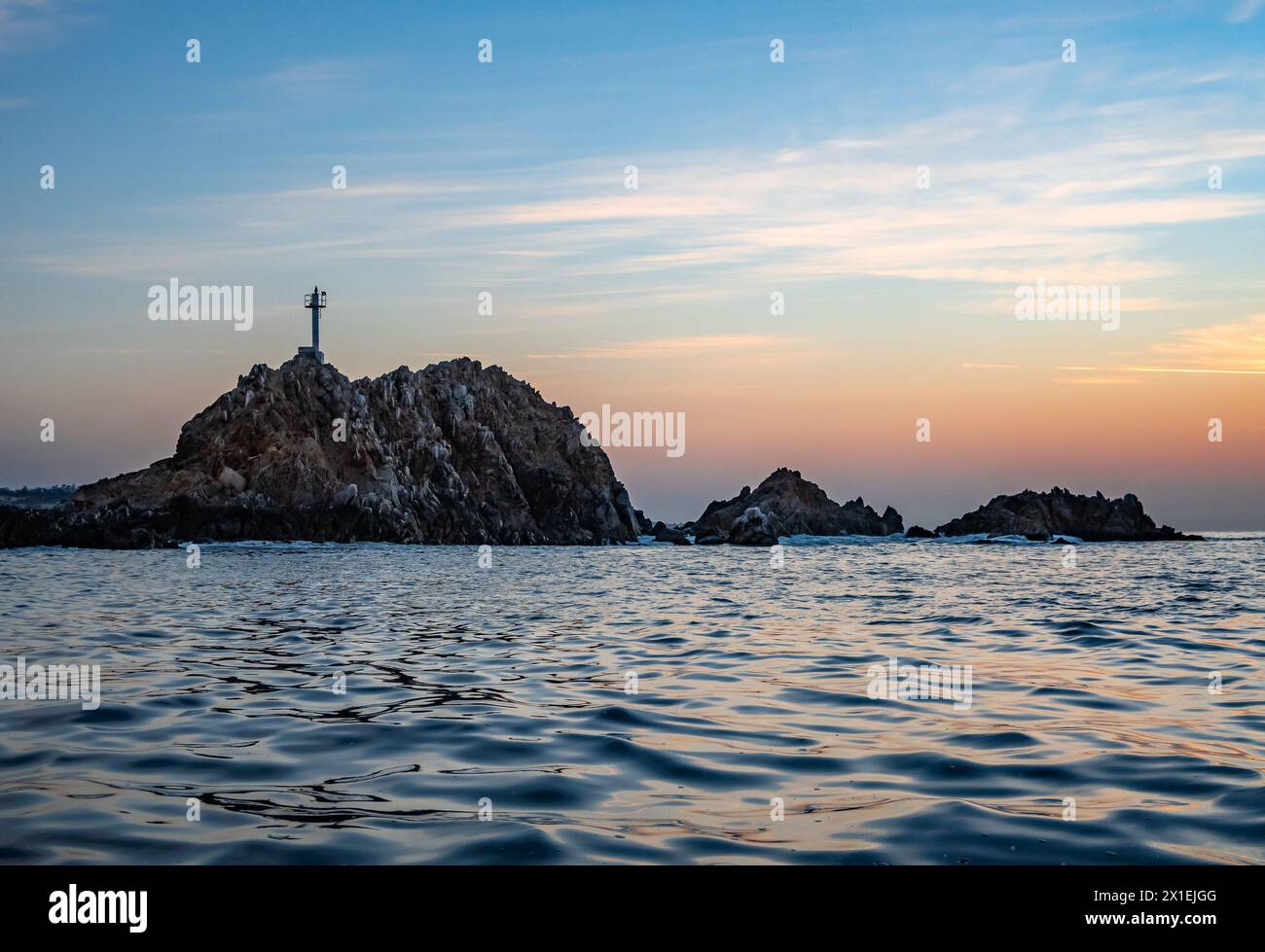 Côte rocheuse de l'océan Pacifique à Huatulco. Oaxaca, Mexique. Banque D'Images