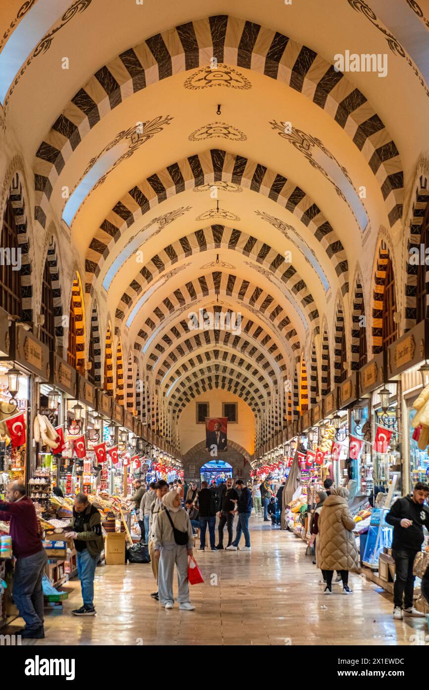 L'intérieur du marché couvert égyptien, fampous pour les épices à Istanbul, Turquie Banque D'Images