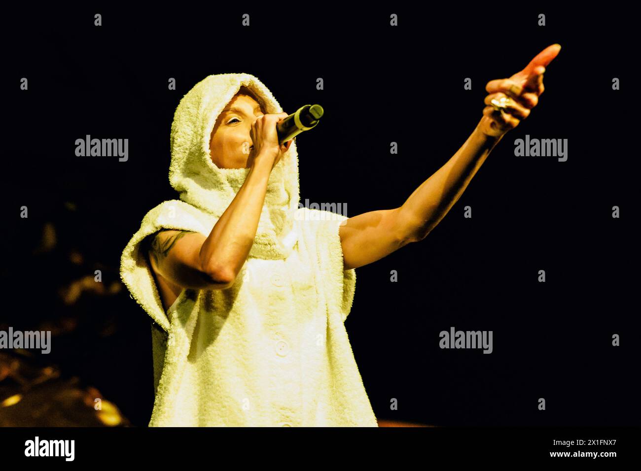 Milan, Italie. 16 avril 2024. Yolandi visser du groupe de hip-hop alternatif sud-africain Die Antwoord se produit en live à Alcatraz à Milan. Crédit : SOPA images Limited/Alamy Live News Banque D'Images