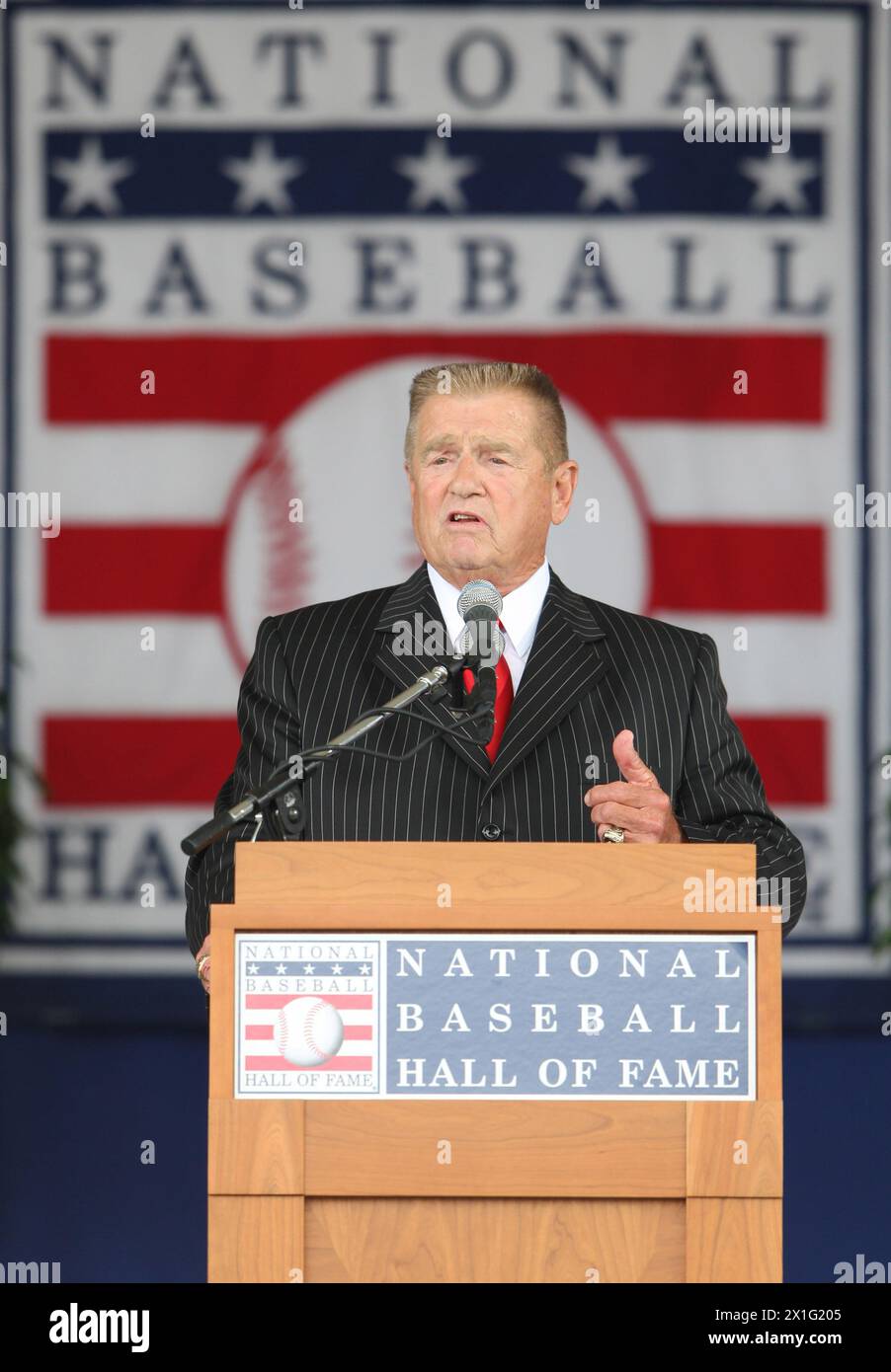 Ancien Whitey Herzog, entraîneur de Louis Cardinals et membre du National Baseball Hall of Fame, présenté en prononçant son allocution à Cooperstown le 25 juillet 2010, est décédé in bien Louis à l'âge de 92 ans. Dorrel Norman Elvert 'Whitey' Herzog, était gérant du préparé Louis Cardinals de 1980 à 1990. Photo de Bill Greenblatt/UPI crédit : UPI/Alamy Live News Banque D'Images