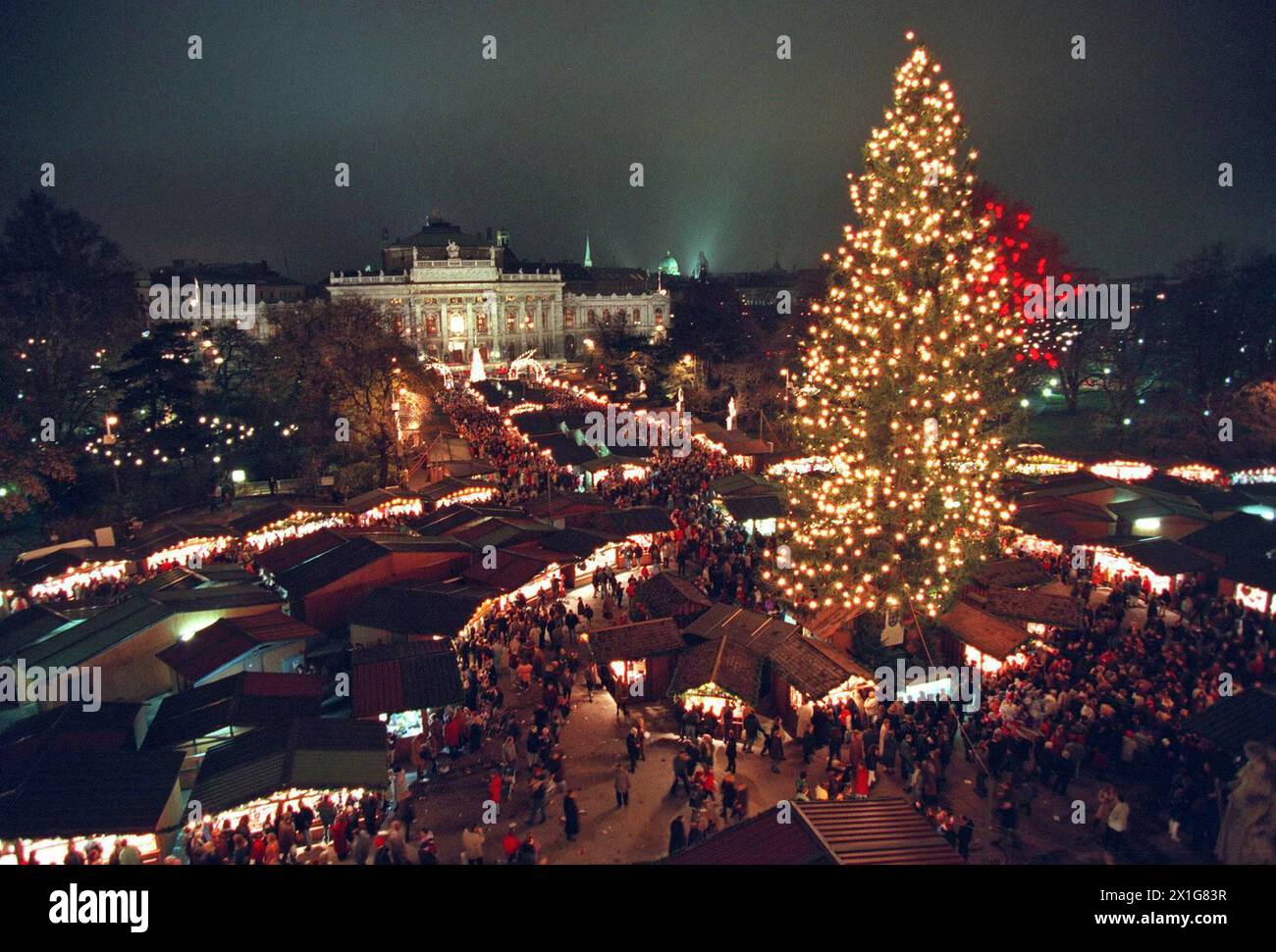 Le marché de Noël en face de l'hôtel de ville de Vienne, udated. - 20081113 PD0056 - Rechteinfo : droits gérés (RM) Banque D'Images