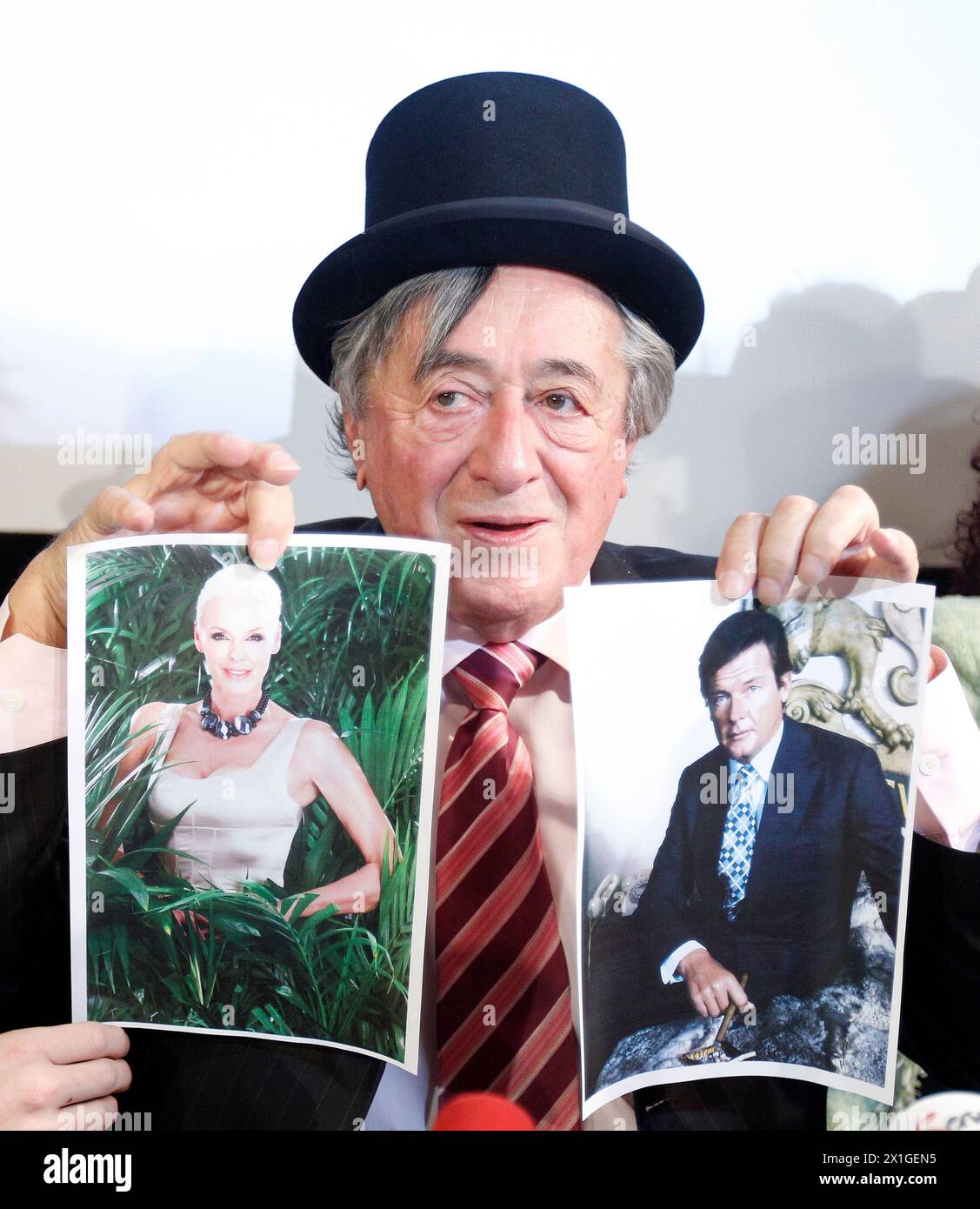 L'entrepreneur Richard Lugner a annoncé ses invités au bal de l'Opéra de cette année lors d'une conférence de presse le 1er février 2012 : Sir Roger Moore et Brigitte Nielsen. - 20120201 PD0345 - Rechteinfo : droits gérés (RM) Banque D'Images
