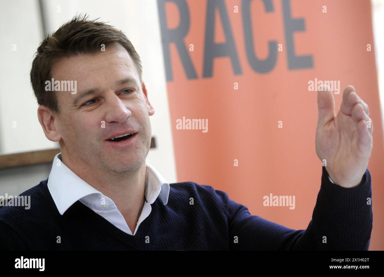 Conférence de presse avec l'autrichien Matthias Walkner, membre de l'équipe KTM Rally Factory Racing, qui sera le premier autrichien au départ du Dakar depuis 15 ans. Sur la photo : Pit Beirer, responsable du département courses tout terrain de KTM. - 20141215_PD0820 - Rechteinfo : droits gérés (RM) Banque D'Images